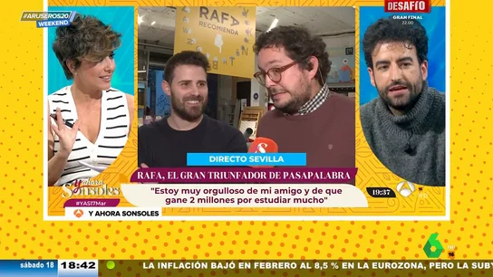 Los amigos del ganador de Pasapalabra Rafa Castaño le lanzan un dardo en directo Los amigos del ganador de Pasapalabra Rafa Castaño le lanzan un dardo en directo