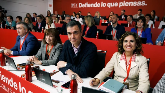Sánchez, tajante con el PP: "¿Cuál es su plan? ¿Volver a recortar las pensiones? Que hablen claro" Sánchez, tajante con el PP: "¿Cuál es su plan? ¿Volver a recortar las pensiones? Que hablen claro"