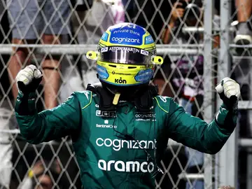 Fernando Alonso celebra su podio en Arabia Saudí