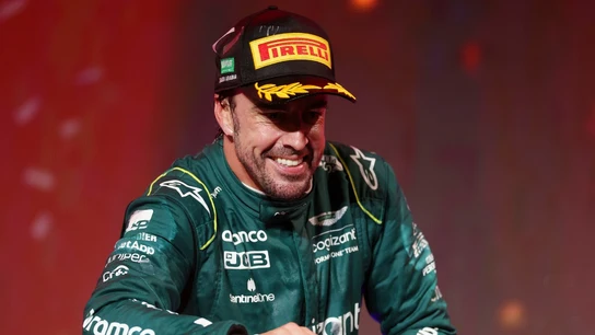 Fernando Alonso, en el podio de Jeddah Fernando Alonso, en el podio de Jeddah