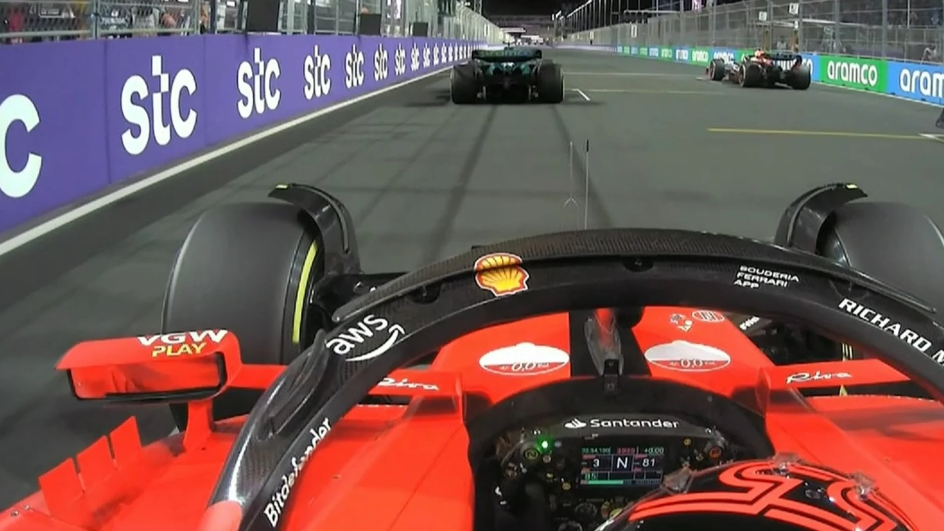 La acción en laque fue sancionado Alonso, vista desde el coche de Sainz.