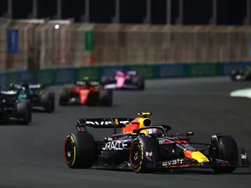 Doblete de Red Bull en Jeddah con victoria de Checo Pérez Doblete de Red Bull en Jeddah con victoria de Checo Pérez