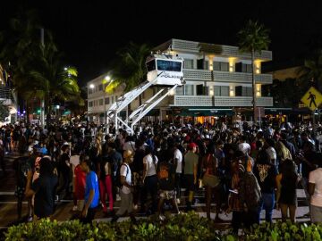 Miami Beach imposes a curfew after two consecutive nights of shootings