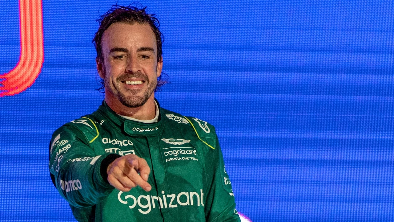 Fernando Alonso, en el podio de Jeddah