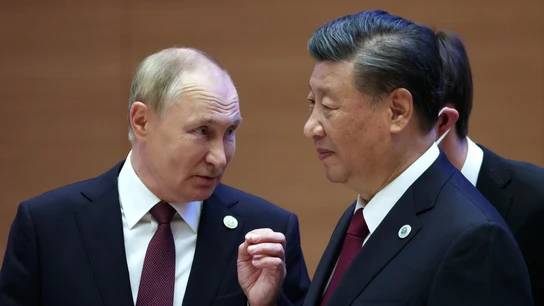 El presidente chino, Xi Jinping (d), junto al presidente ruso Vladimir Putin El presidente chino, Xi Jinping (d), junto al presidente ruso Vladimir Putin
