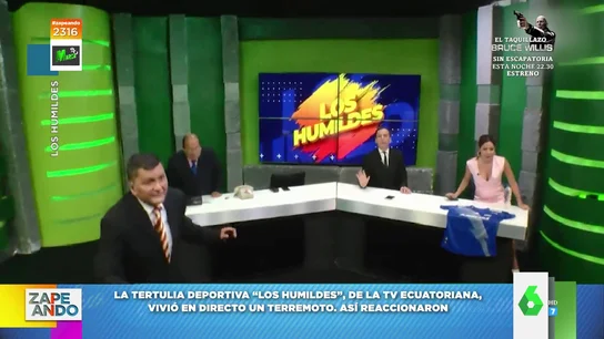 El vídeo viral de cómo un presentador aguanta impasible un terremoto en riguroso directo El vídeo viral de cómo un presentador aguanta impasible un terremoto en riguroso directo