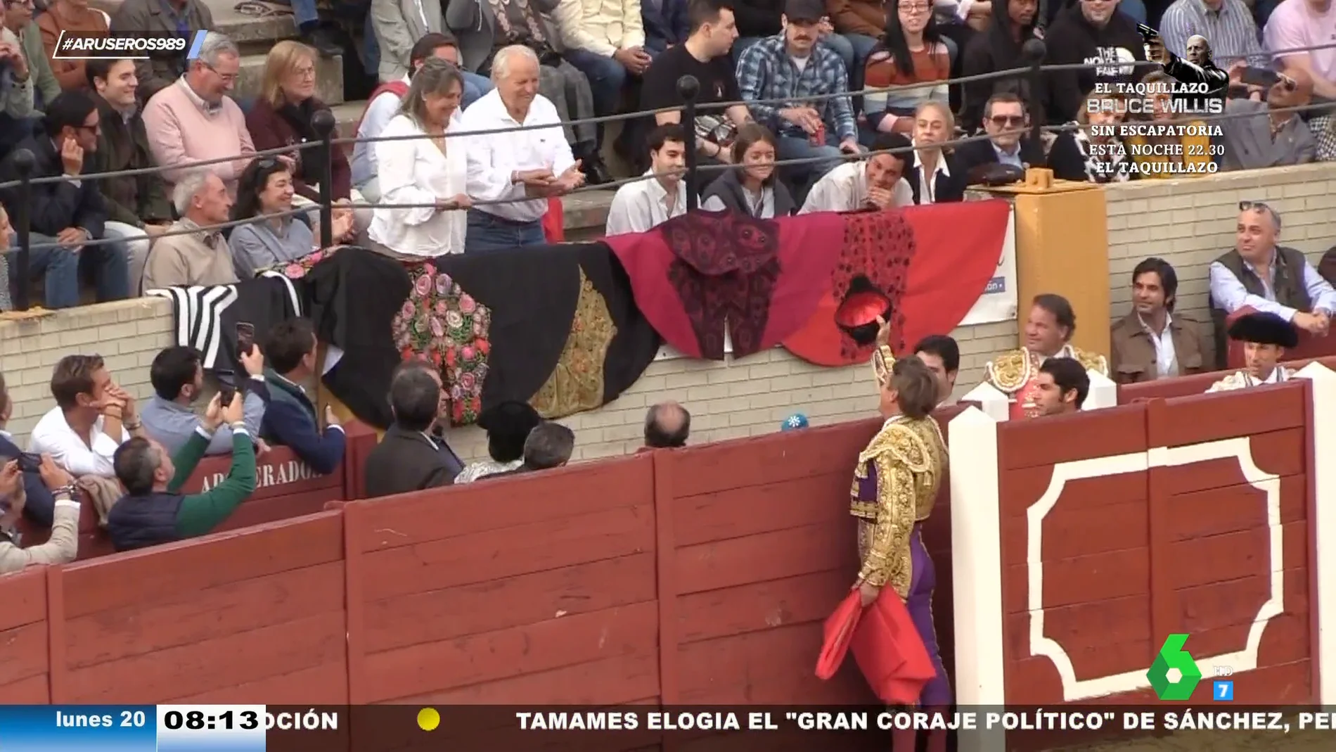 El emotivo momento en el que Manuel Díaz 'El Cordobés' le brinda un toro a su padre, Manuel Benítez