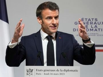 Macron officially promulgates the controversial pension law in France after a day of protests with more than 100 detainees