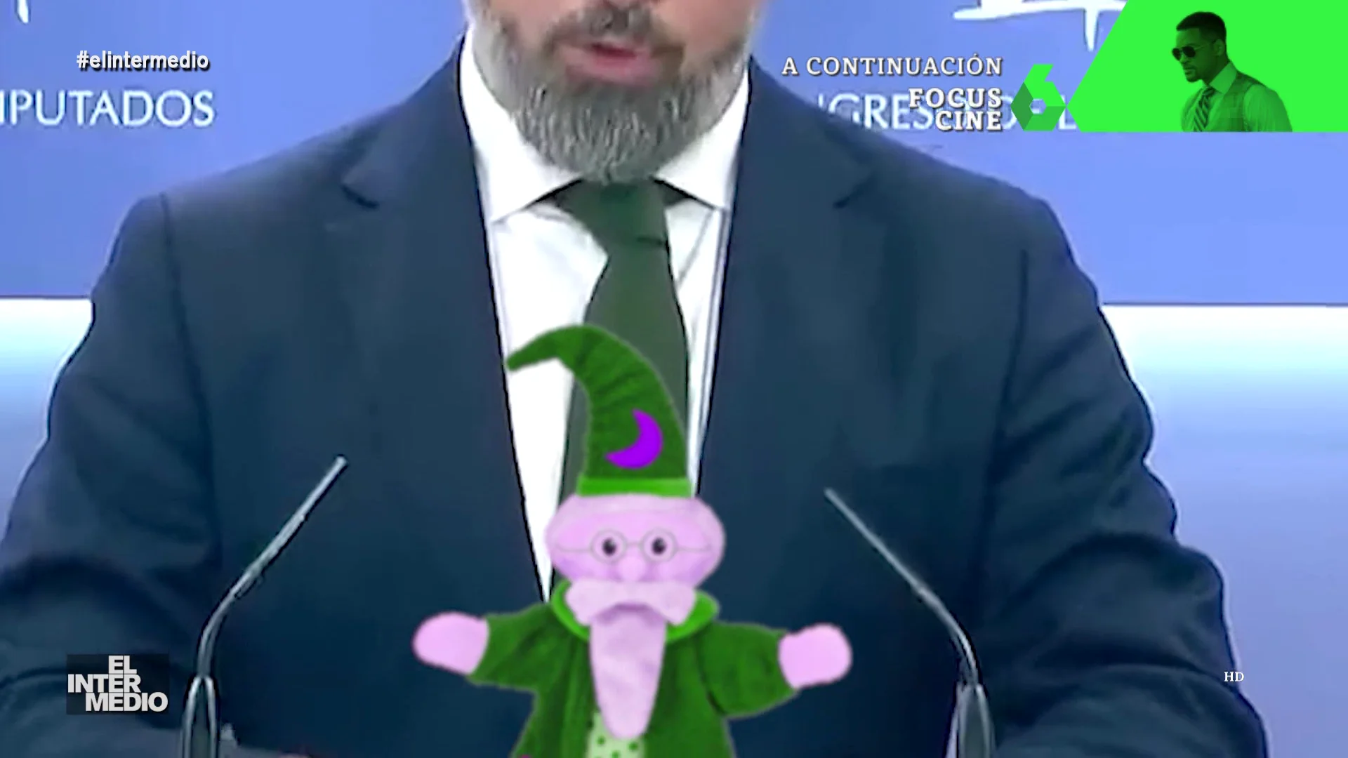 Vídeo manipulado - Santiago Abascal saca un duende en plena intervención para defender a Ramón Tamames