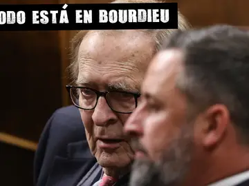 El profesor Ramón Tamames junto a Santiago Abascal durante la moción de censura de VOX contra Pedro Sánchez.