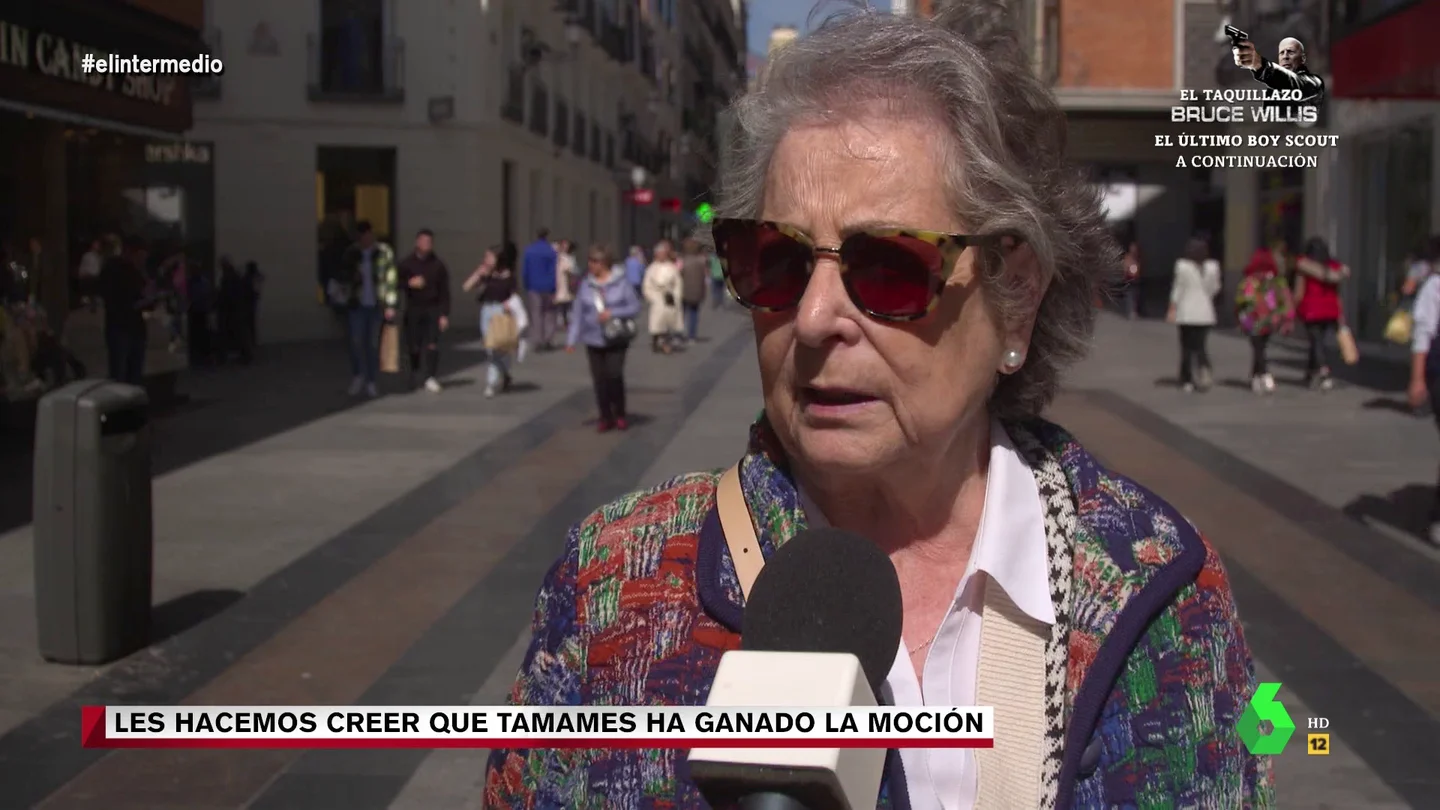 El enfado de una mujer cuando El Intermedio le hace creer que Tamames ha ganado la moción El enfado de una mujer cuando El Intermedio le hace creer que Tamames ha ganado la moción
