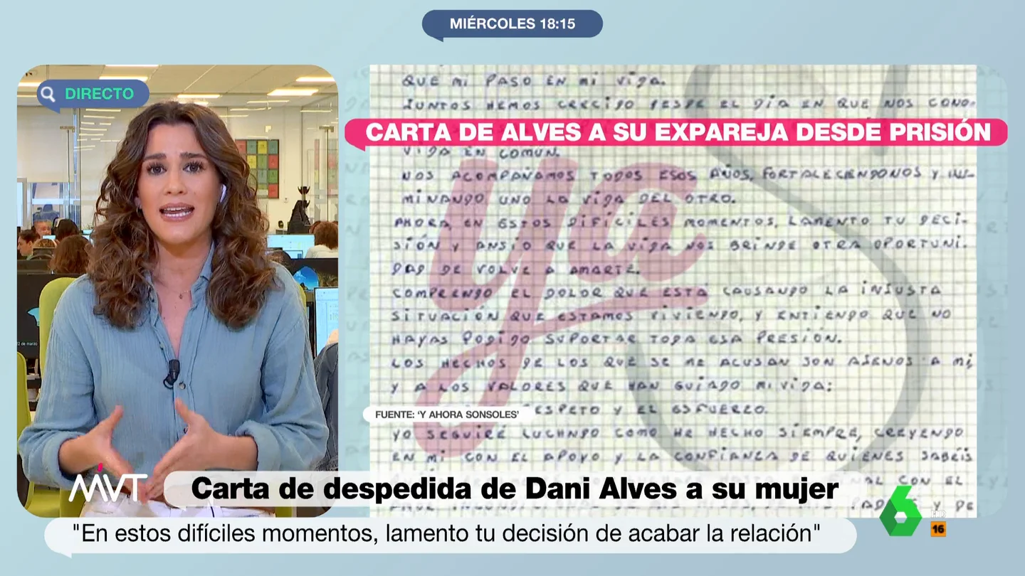 Carta de Dani Alves a Joana Sanz La modelo Joana Sanz, de 29 años, ha decidido divorciarse del futbolista Dani Alves, tal como anunció ella misma hace unas semanas en una carta escrita a puño y letra y publicada en sus redes sociales. El futbolista, en prisión provisional desde finales de enero acusado de violar a una joven, ha contestado a la que será su exmujer. Él también lo ha hecho con una carta manuscrita, en mayúsculas y en una hoja de cuaderno. El programa de Antena 3 'Y ahora Sonsoles' ha tenido acceso a la misiva en exclusiva. En ella, Alves ha opinado sobre la decisión de Sanz de divorciarse de él. "Ahora, en estos difíciles momentos, lamento tu decisión y ansío que la vida nos brinde otra oportunidad de volver a amarte. Comprendo el dolor que está causando la injusta situación que estamos viviendo y entiendo que no hayas podido soportar toda esa presión". Por otro lado, el exjugador del Barça ha defendiendo su inocencia: "Los hechos de los que se me acusa son ajenos a mí y a los valores que han guiado mi vida", cuenta Alves. Además, asegura que él seguirá "luchando como ha hecho siempre": "Creyendo en mí, con el apoyo y la confianza de quienes sabéis quién realmente soy", explica en esta carta de despedida, que firma con "mucho amor". Por su parte, Joana Sanz, en respuesta, ha subido un video a sus redes sociales donde, entre risas, señala que "parece que a uno le van lo de las exclusivas, pero otras siguen siendo finas y elegantes".