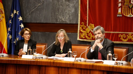 De izquierda a derecha: las vocales del CGPJ Concepción Saez, Clara Martínez y el expresidente del Tribunal Supremo y del Consejo General del Poder Judicial, Carlos Lesmes. De izquierda a derecha: las vocales del CGPJ Concepción Saez, Clara Martínez y el expresidente del Tribunal Supremo y del Consejo General del Poder Judicial, Carlos Lesmes.