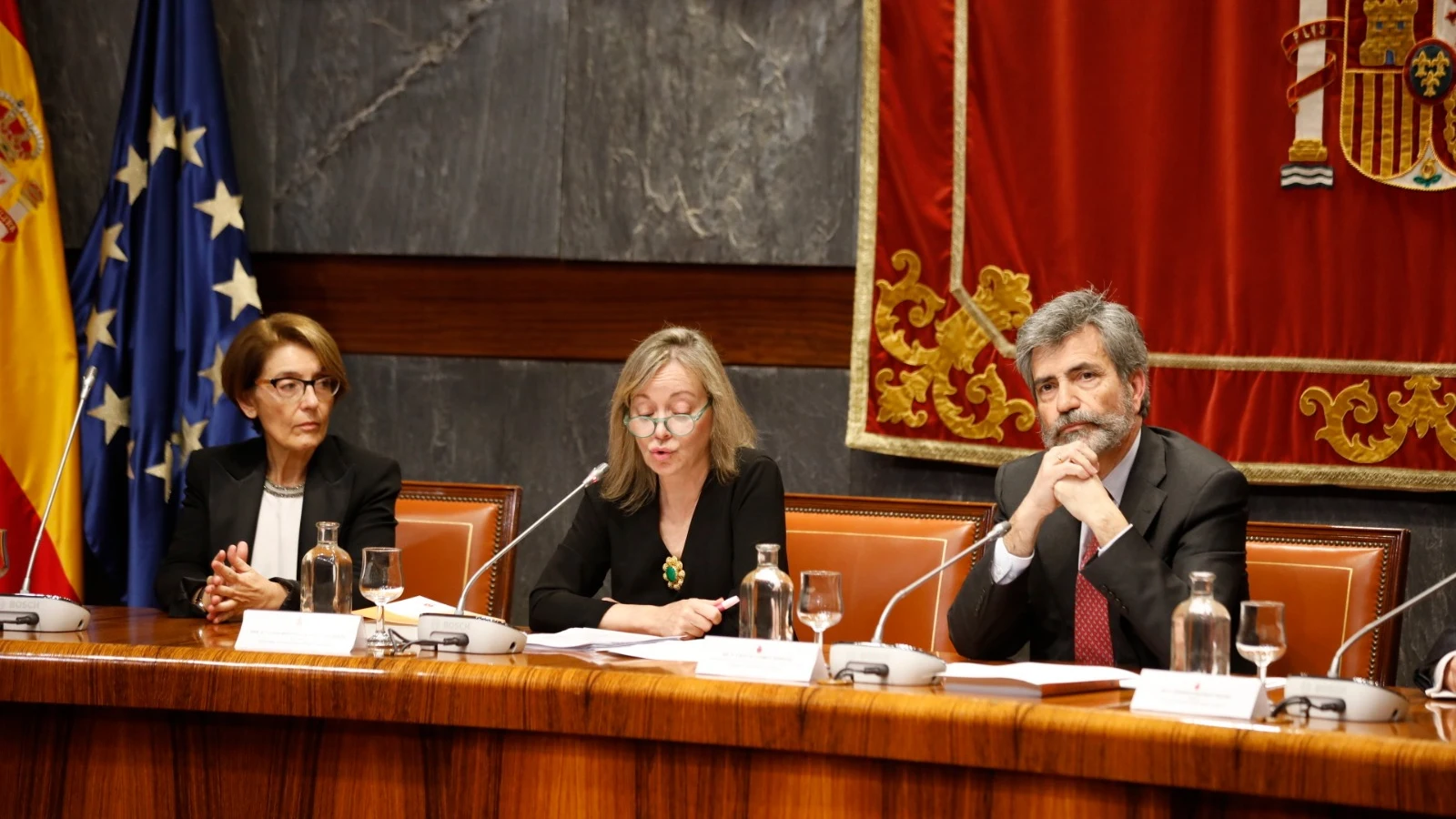 De izquierda a derecha: las vocales del CGPJ Concepción Saez, Clara Martínez y el expresidente del Tribunal Supremo y del Consejo General del Poder Judicial, Carlos Lesmes.