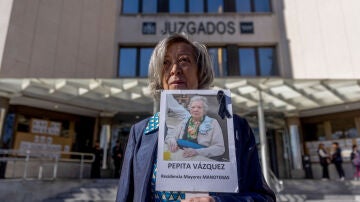 Concha Quirós, cuya madre falleció en la residencia pública de mayores de Manoteras durante la pandemia