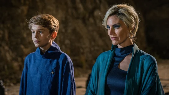 La identidad y papel del niño que Astrid mantiene escondido en la isla es una de las incógnitas de 'Bienvenidos a Edén'. La identidad y papel del niño que Astrid mantiene escondido en la isla es una de las incógnitas de 'Bienvenidos a Edén'.