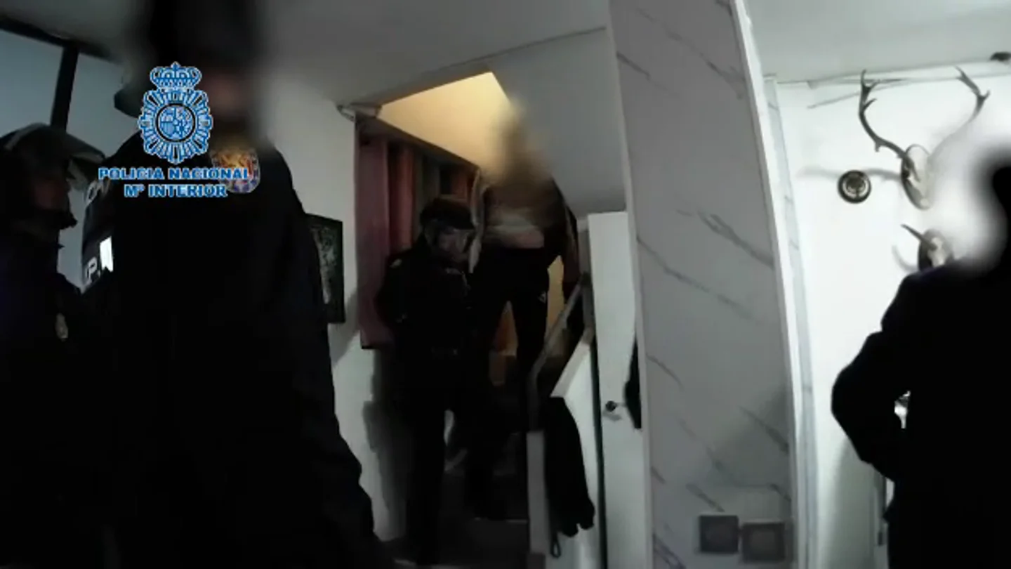 Detienen a un fugitivo español reclamado por una triple violación a una mujer en Madrid Detienen a un fugitivo español reclamado por una triple violación a una mujer en Madrid