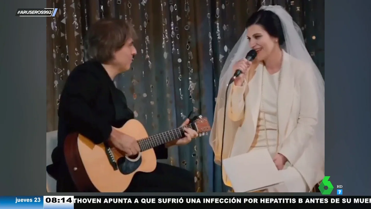 Laura Pausini y Paolo Carta se casan: el emotivo momento en el que la artista canta sus votos a su marido Laura Pausini y Paolo Carta se casan: el emotivo momento en el que la artista canta sus votos a su marido