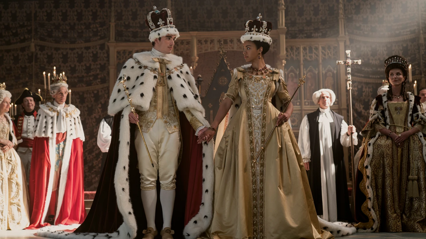 Corey Mylchreest como el rey Jorge y Golda Rosheuvel como la reina Carlota en el spinoff de 'Los Bridgerton'. Corey Mylchreest como el rey Jorge y Golda Rosheuvel como la reina Carlota en el spinoff de 'Los Bridgerton'.
