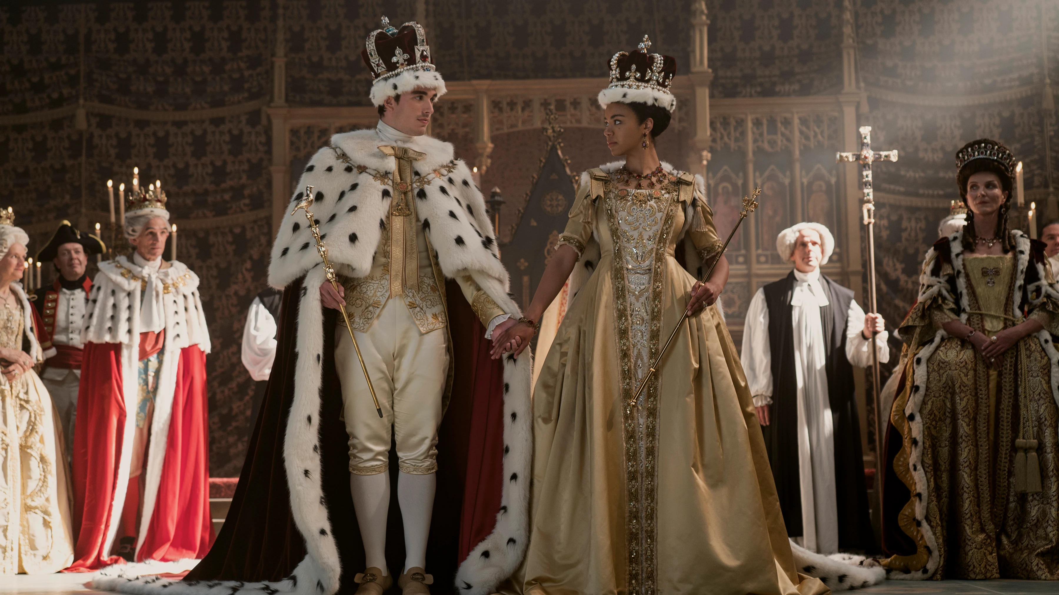 Corey Mylchreest como el rey Jorge y Golda Rosheuvel como la reina Carlota en el spinoff de 'Los Bridgerton'.