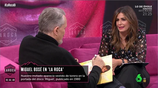 La dedicatoria de Miguel Bosé a Nuria Roca en su primer disco del artista Miguel Bosé habló en 'La Roca' de la complicada relación con su padre, el torero Luis Miguel Dominguín, y de cómo se tomó éste que su hijo apareciera vestido de matador en la portada de un disco... que fue el primero que tuvo Nuria Roca.