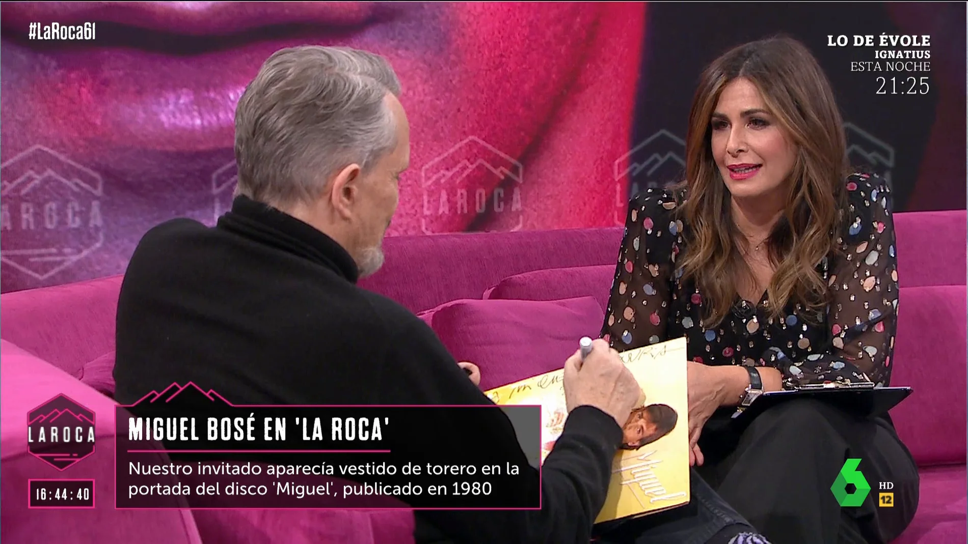 La dedicatoria de Miguel Bosé a Nuria Roca en su primer disco del artista