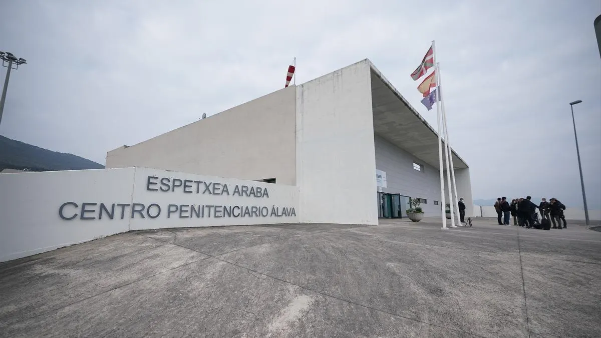 Entrada del centro penitenciario de Zaballa.