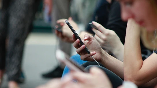 Qué es el 11827, el número que está despertando las quejas en internet por sus elevados costes Qué es el 11827, el número que está despertando las quejas en internet por sus elevados costes