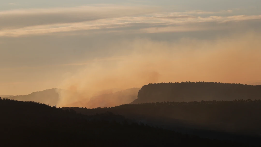 El incendio de Castellón se mantiene activo con fuertes rachas de viento que dificultan su extinción