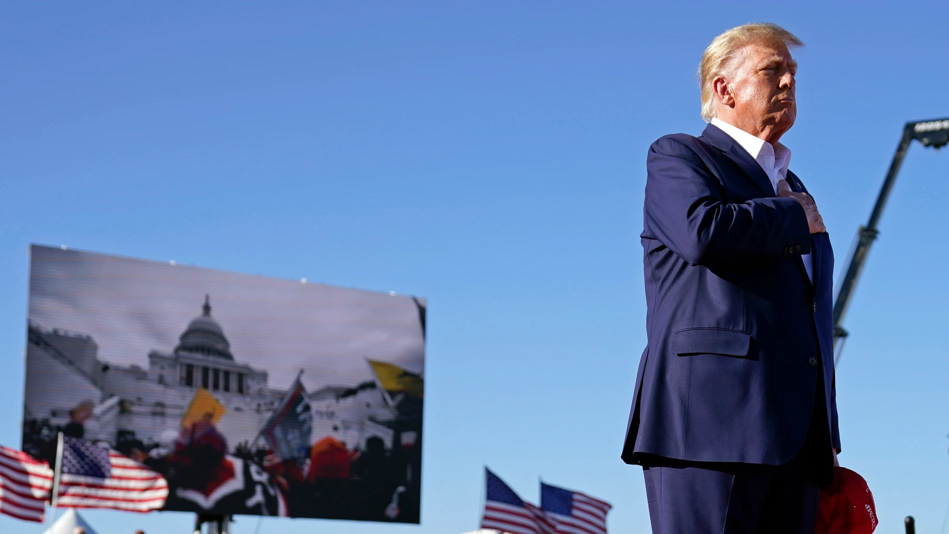 Donald Trump, con la imagen del Capitolio a su espalda