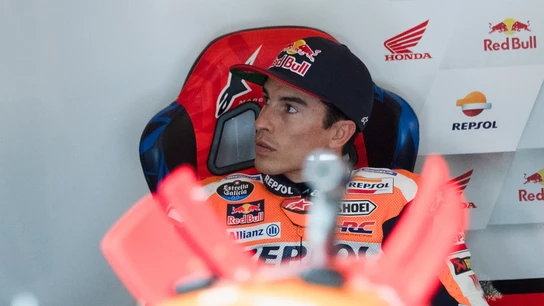 Márquez, en el box de Honda Márquez, en el box de Honda