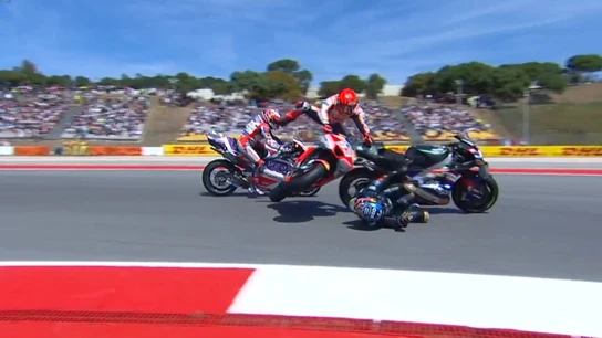 Márquez impacta con Oliveira en el Gran Premio de Portugal. Márquez impacta con Oliveira en el Gran Premio de Portugal.