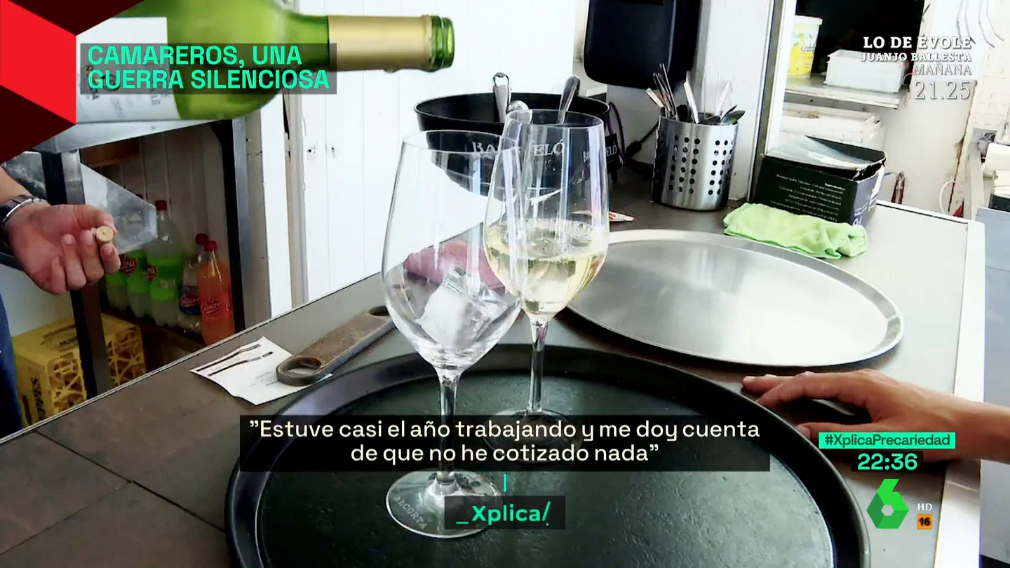 Un sueldo de un euro y medio por hora trabajando de camarero: "Se puede oler esa precariedad en cada bar que pisas" Un sueldo de un euro y medio por hora trabajando de camarero: "Se puede oler esa precariedad en cada bar que pisas"