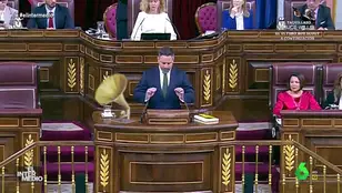 Vídeo manipulado - Santiago Abascal toca el 'Cumpleaños feliz' en pleno Congreso