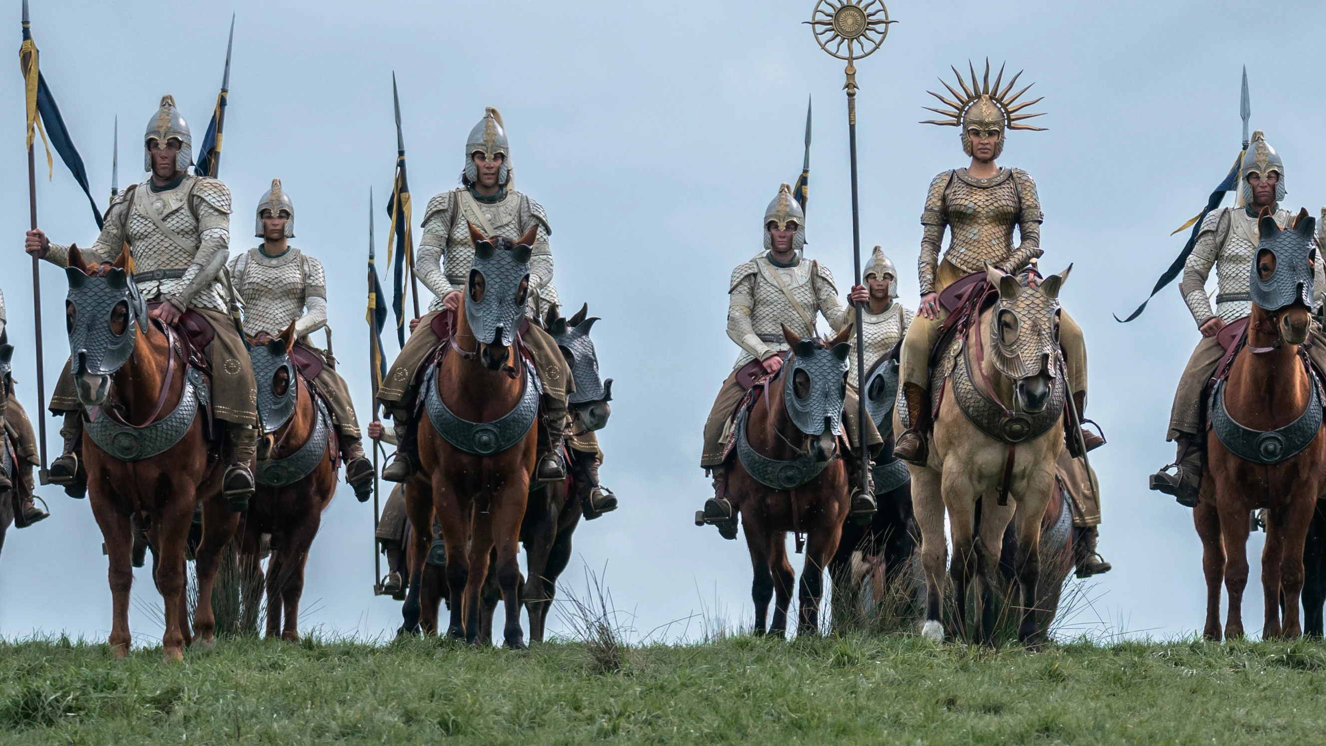 Varios caballos en una escena de la primera temporada de 'Los anillos de poder'.
