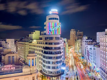 Edifico de Gran Vía con el cartel de Schweppes Edifico de Gran Vía con el cartel de Schweppes