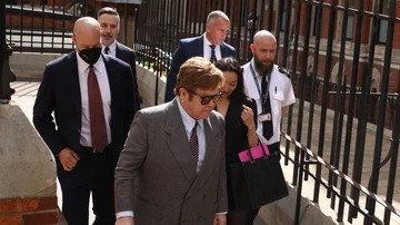 Elton John, a su llegada al Tribunal Superior de Londres