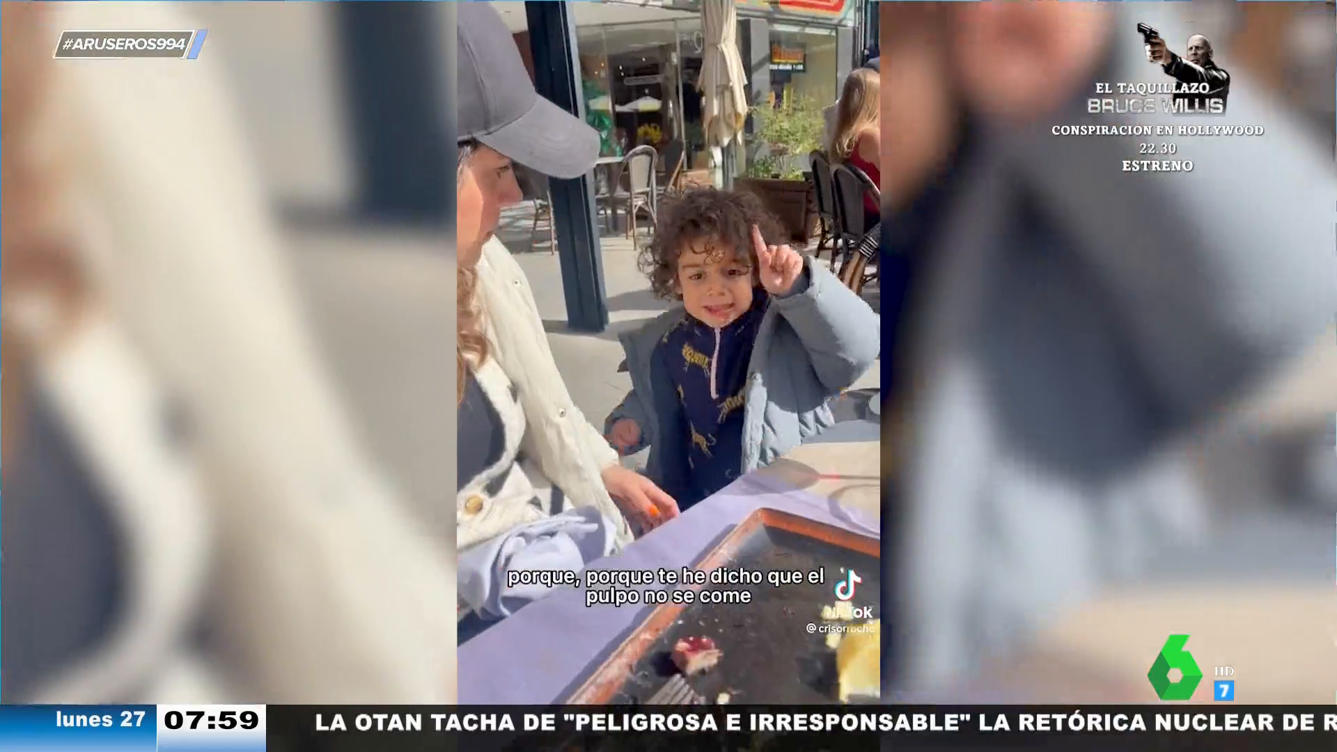 El viral de un niño que riñe a su madre por comer pulpo: 