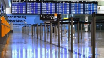 Facturación vacía durante la huelga en el aeropuerto internacional de Munich, Alemania.