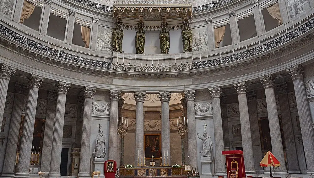 Interior de la Basílica de San Francisco de Paula. Nápoles