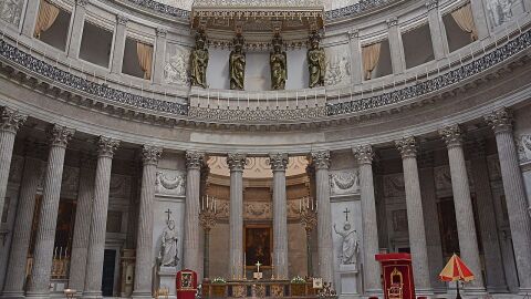 Interior de la Basílica de San Francisco de Paula. Nápoles