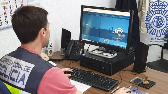 Agente de la Policia Nacional  Agente de la Policia Nacional