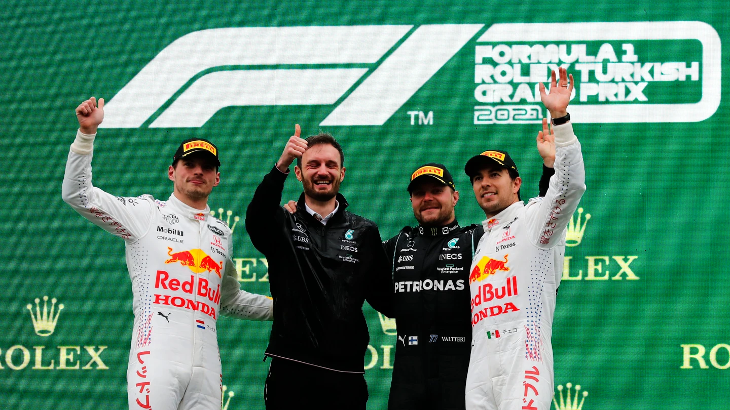 Verstappen, Bottas y Pérez comparten podio Verstappen, Bottas y Pérez comparten podio