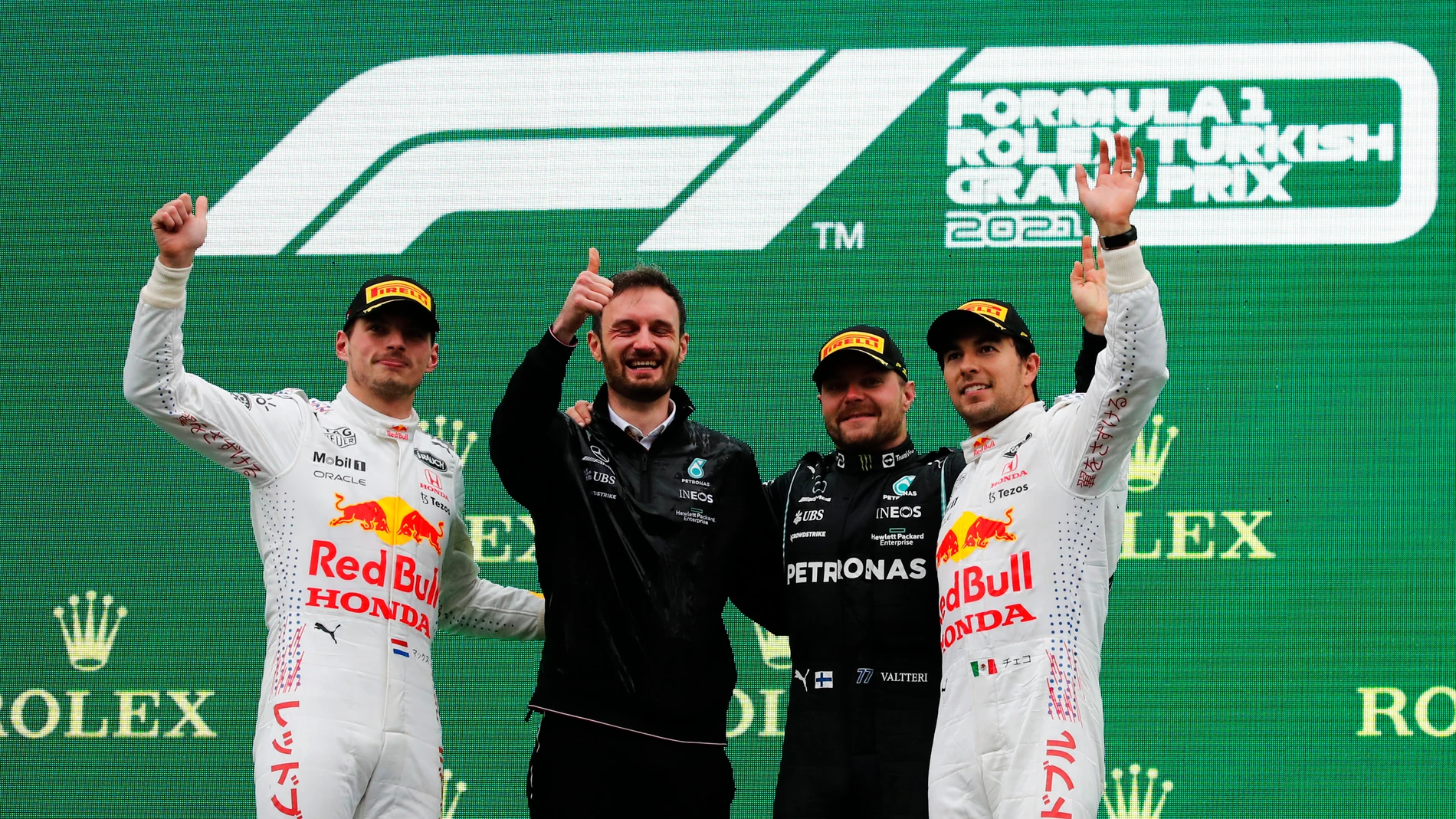 Verstappen, Bottas y Pérez comparten podio