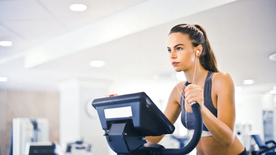 Mujer haciendo ejercicio Mujer haciendo ejercicio