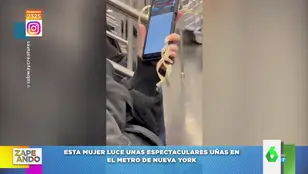 Así son las desagradables uñas que luce una mujer en el metro de NY