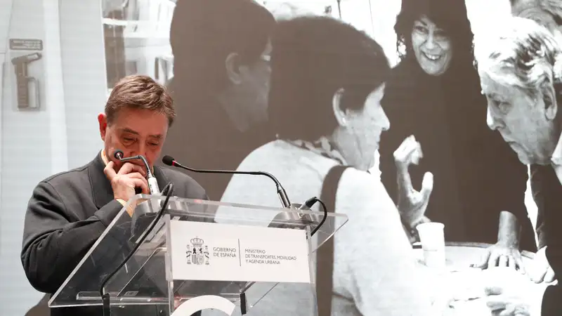 Luis García Montero, viudo de Almudena Grandes, en la presentación de la nueva denominación de la estación Madrid - Puerta de Atocha - Almudena Grandes