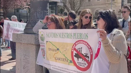 La España Vaciada sale a la calle para denunciar la "invasión" de macroproyectos que "colonizan" el medio rural La España Vaciada sale a la calle para denunciar la "invasión" de macroproyectos que "colonizan" el medio rural