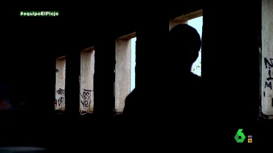 Un amigo de 'El Piojo' asegura que tuvo ayuda para salir de prisión: "Son los funcionarios los que dejan meter droga y teléfonos" Un amigo de 'El Piojo' asegura que tuvo ayuda para salir de prisión: "Son los funcionarios los que dejan meter droga y teléfonos"