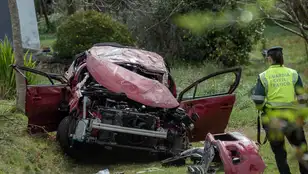 Mueren cuatro jóvenes tras despeñarse el coche en el que viajaban en Xove (Lugo)